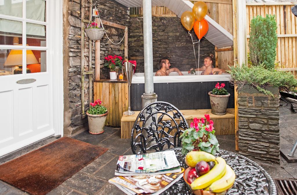 Boutique & Hot Tubs Hotel