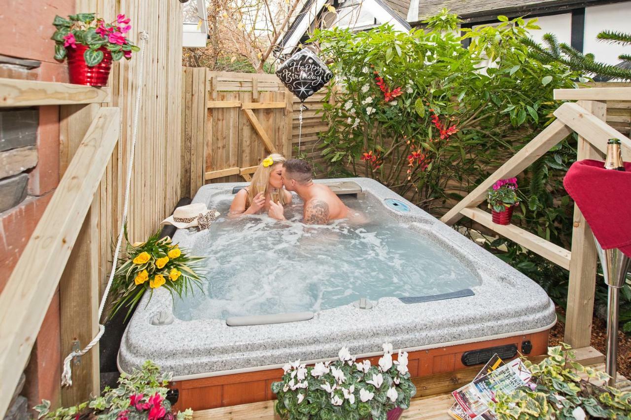 Boutique & Hot Tubs Hotel 4*